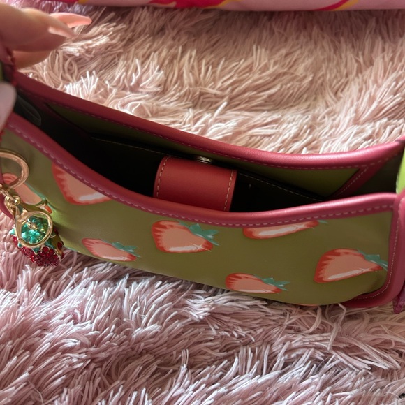 Coachtopia Strawberry Ergo - Picture 4 of 9